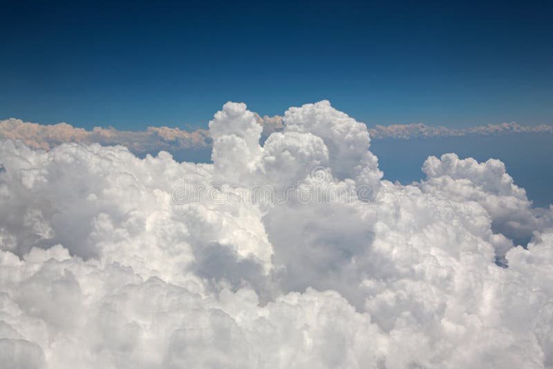 Nubi di cumulo come veduto dall'aeroplano