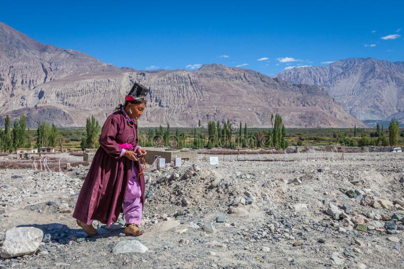 NUBRA, INDIA-SEPTEMBER 7: Ladakh ludzie 7, 2011 w Nubra, India obrazy stock NUBRA, INDIA-SEPTEMBER 7: Ladakh ludzie 7, 2011 w Nubra, India obrazy stock