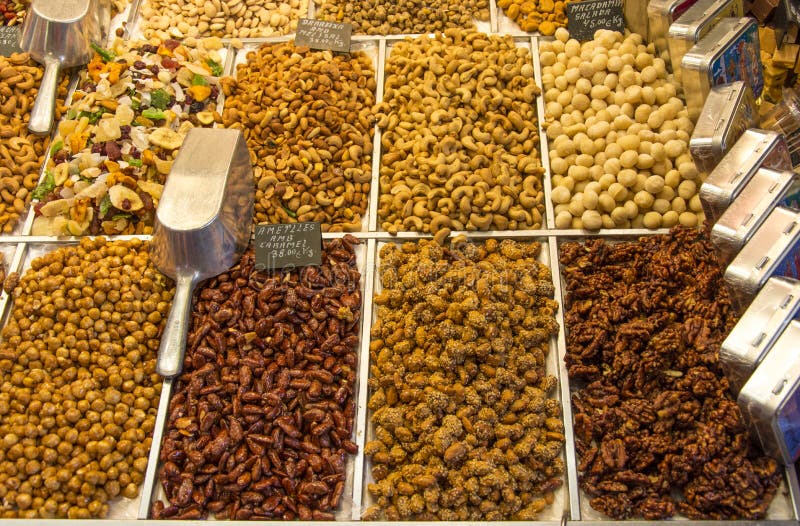 Nueces, comida secada y almendra caramelizada imagen de archivo Nueces, comida secada y almendra caramelizada imagen de archivo