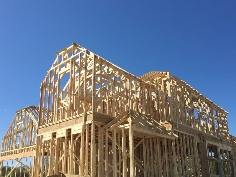 Nueva casa bajo construcción imágenes de archivo libres de regalías Nueva casa bajo construcción imágenes de archivo libres de regalías