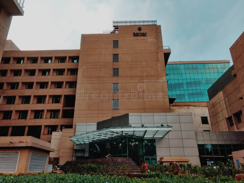Nueva Deli, la India - marzo 14,2019: vista delantera Rajiv Gandhi Cancer Institute y centro de investigación | Hospital fotos de archivo Nueva Deli, la India - marzo 14,2019: vista delantera Rajiv Gandhi Cancer Institute y centro de investigación | Hospital fotos de archivo