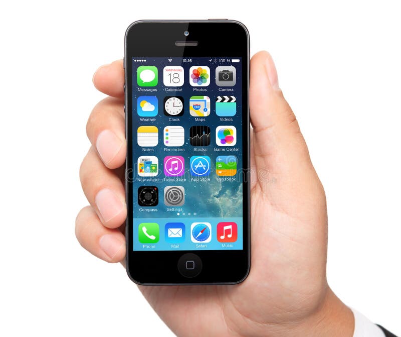 Nueva pantalla del IOS 7 del sistema operativo en el iPhone 5 Apple imagen de archivo libre de regalías Nueva pantalla del IOS 7 del sistema operativo en el iPhone 5 Apple imagen de archivo libre de regalías