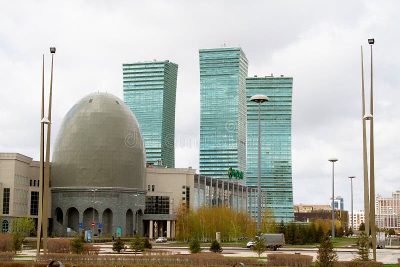 Nuevo distrito financiero en la capital de Kazajistán, Astaná fotografía de archivo libre de regalías Nuevo distrito financiero en la capital de Kazajistán, Astaná fotografía de archivo libre de regalías