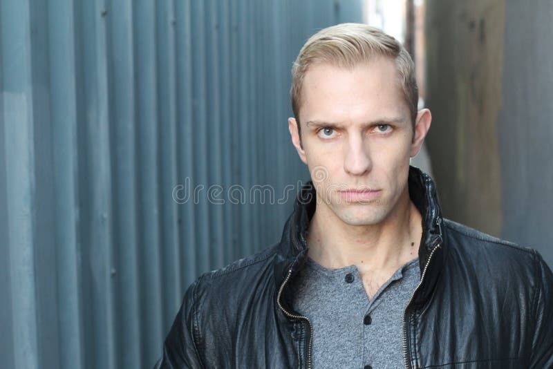 Nukkige mannelijke dichte omhooggaand met exemplaarruimte royalty-vrije stock foto Nukkige mannelijke dichte omhooggaand met exemplaarruimte royalty-vrije stock foto