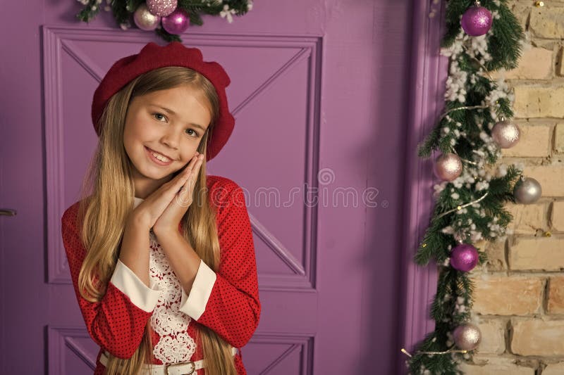 Menina Do Olhar De Emo Com Cabelo Vermelho Foto de Stock - Imagem de fungo,  penteado: 14174242