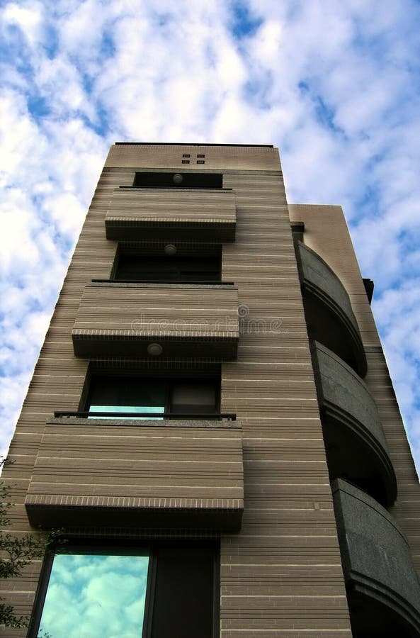 Nuova casa urbana moderna fotografia stock libera da diritti Nuova casa urbana moderna fotografia stock libera da diritti