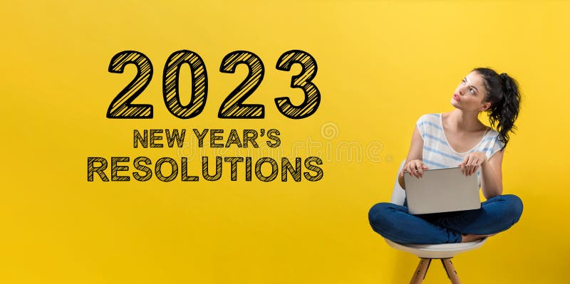 Nuova risoluzione del 2023 con una donna che usa un portatile illustrazione di stock