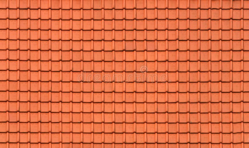 Nuove mattonelle arancio sul tetto della costruzione fotografia stock libera da diritti Nuove mattonelle arancio sul tetto della costruzione fotografia stock libera da diritti