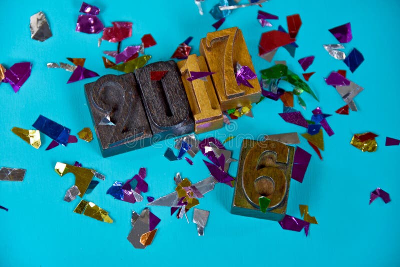 Nuovo anno 2017 nel tipo di legno dello scritto tipografico fotografia stock libera da diritti Nuovo anno 2017 nel tipo di legno dello scritto tipografico fotografia stock libera da diritti