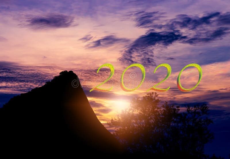 Nuovo concetto e montagna per il 2020 alba - sfondo tramonto fotografia stock Nuovo concetto e montagna per il 2020 alba - sfondo tramonto fotografia stock