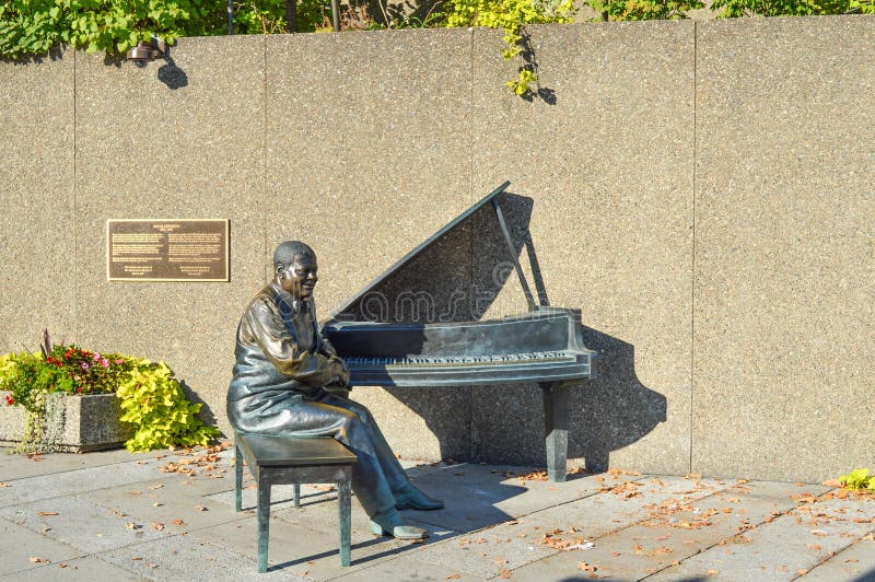 Nuovo monumento che onora jazz canadese fotografie stock Nuovo monumento che onora jazz canadese fotografie stock