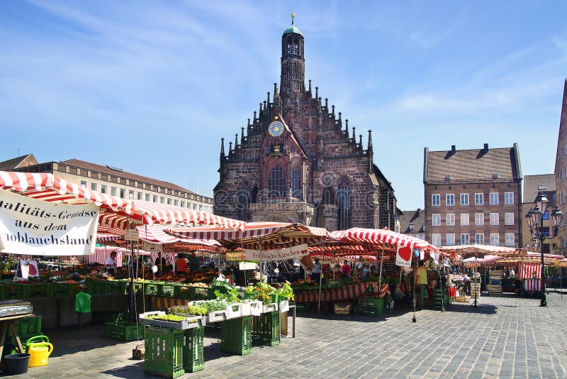 Nuremberg domkyrka, Frauenkirche på den huvudsakliga marknadsfyrkanten Nuermberg Tyskland fotografering för bildbyråer Nuremberg domkyrka, Frauenkirche på den huvudsakliga marknadsfyrkanten Nuermberg Tyskland fotografering för bildbyråer