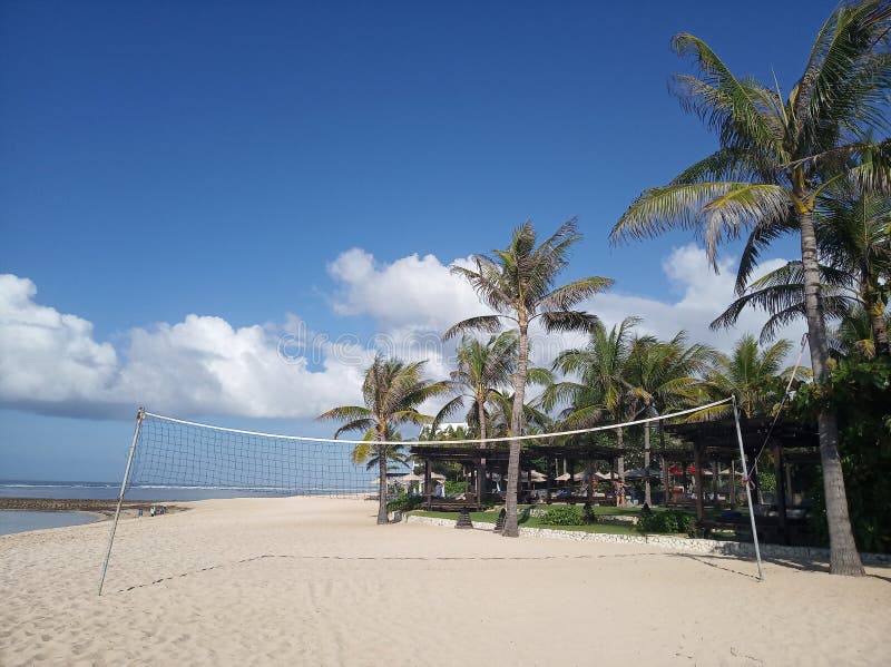 Nusa Dua, Ινδονησία - 26 Μαΐου 2019: Αθλητική περιοχή στο ξενοδοχείο Ritz Carlton με την όμορφη τροπική άποψη παραλιών κάτω από τ στοκ εικόνα Nusa Dua, Ινδονησία - 26 Μαΐου 2019: Αθλητική περιοχή στο ξενοδοχείο Ritz Carlton με την όμορφη τροπική άποψη παραλιών κάτω από τ στοκ εικόνα