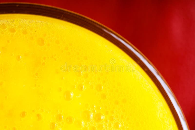 Nutrición sana de la dieta Primer del zumo de fruta amarillo fresco en vidrio imagen de archivo libre de regalías Nutrición sana de la dieta Primer del zumo de fruta amarillo fresco en vidrio imagen de archivo libre de regalías