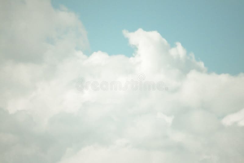 NUVEM BONITA DO CÉU AZUL DO VERÃO foto de stock royalty free NUVEM BONITA DO CÉU AZUL DO VERÃO foto de stock royalty free