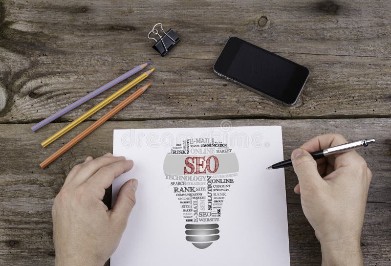Nuvem da palavra do bulbo de SEO (otimização do Search Engine) imagem de stock Nuvem da palavra do bulbo de SEO (otimização do Search Engine) imagem de stock