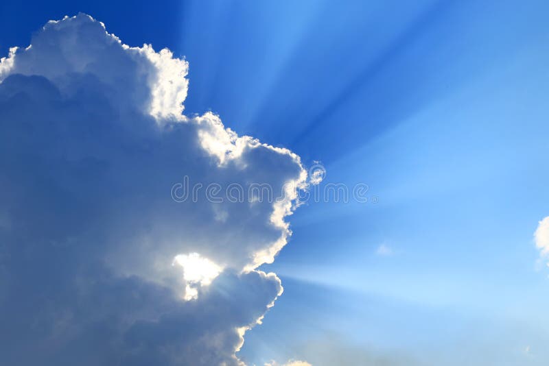 Nuvem e luz solar