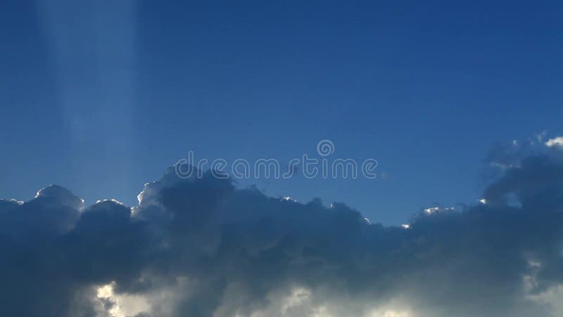 Nuvens com o avião no céu