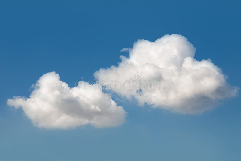 Nuvens macias no céu azul fotografia de stock royalty free Nuvens macias no céu azul fotografia de stock royalty free