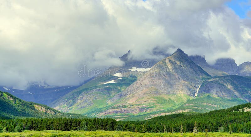 Nuvole in Glacier National Park fotografia stock Nuvole in Glacier National Park fotografia stock