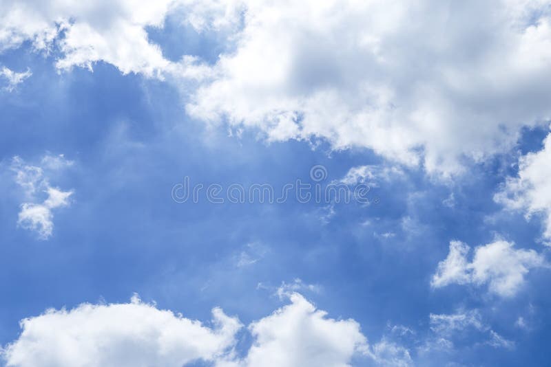 Nuvoloso su cielo blu, pioggia nuvola, sole giorno, tempo e stagioni