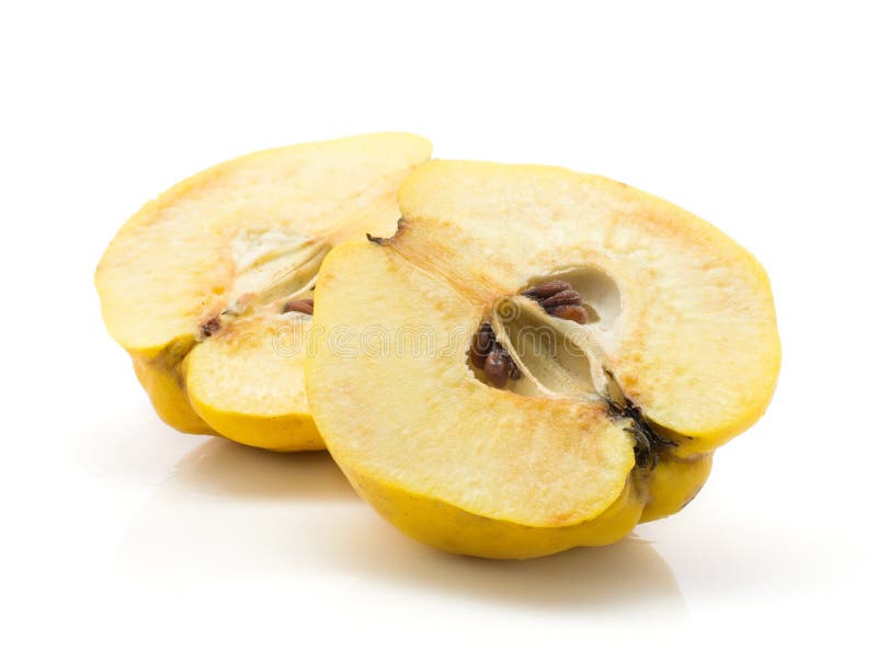 Ny rå kvitten som isoleras på vit royaltyfri foto