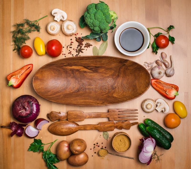 Nya broccoli och grönsakingredienser för smaklig vegetarian c royaltyfri fotografi Nya broccoli och grönsakingredienser för smaklig vegetarian c royaltyfri fotografi