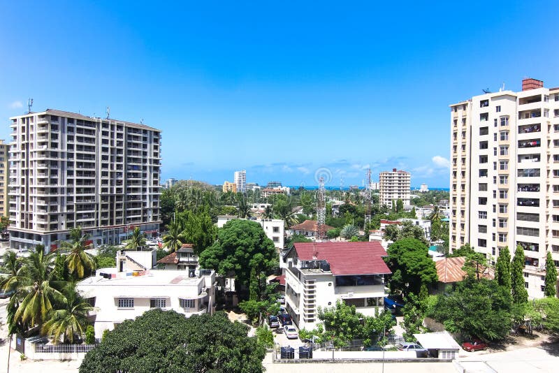 Nya moderna byggnader i Dar-es-Salaam, Afrika område moscow en panorama- sikt royaltyfria foton Nya moderna byggnader i Dar-es-Salaam, Afrika område moscow en panorama- sikt royaltyfria foton