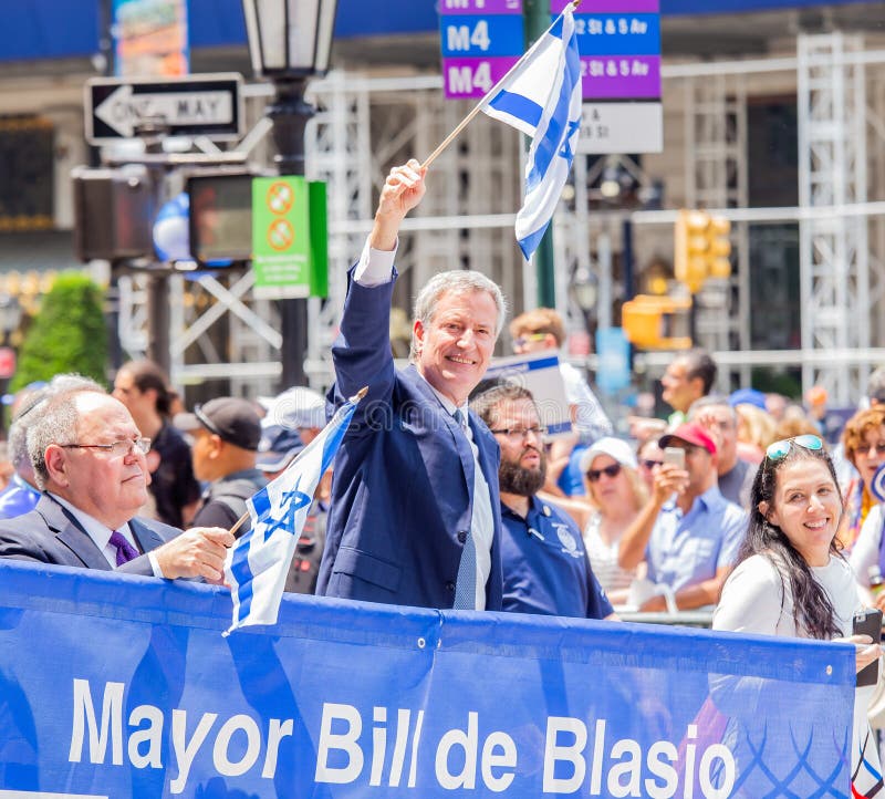NYC Burgemeester Bill De Blasio bij 55ste Jaarlijks ‚viert Israëlische ‚Parade in de Stad van New York stock afbeelding NYC Burgemeester Bill De Blasio bij 55ste Jaarlijks ‚viert Israëlische ‚Parade in de Stad van New York stock afbeelding