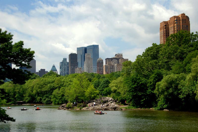 NYC Central Park Boating Lake And Skyline Picture. Image 9586408