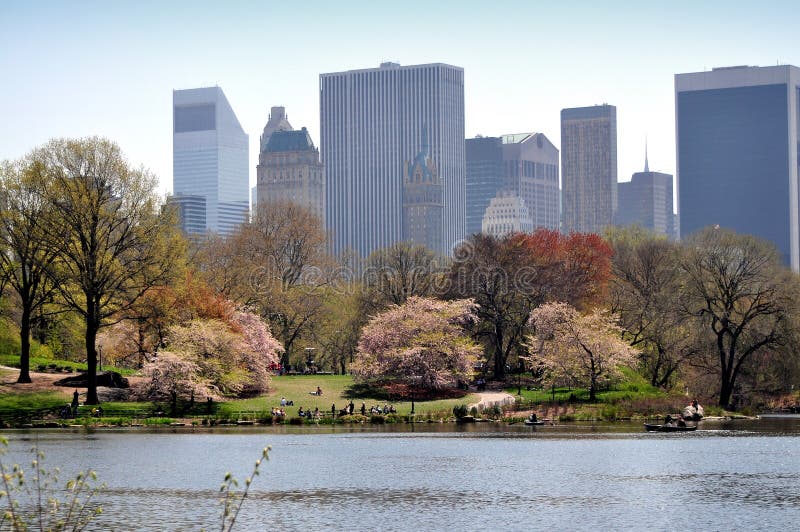 NYC: Central Park & Uit het stadscentrum Horizon royalty-vrije stock fotografie NYC: Central Park & Uit het stadscentrum Horizon royalty-vrije stock fotografie