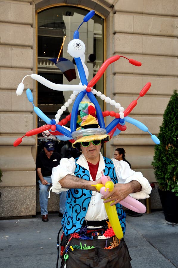 nyc för man för ballongfestival fransk royaltyfria foton nyc för man för ballongfestival fransk royaltyfria foton