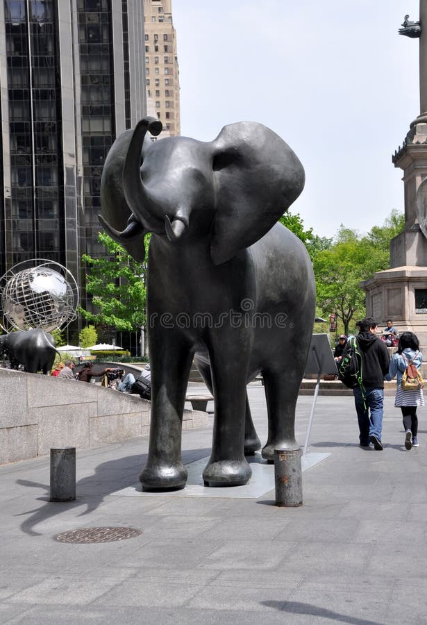NYC: Het Beeldhouwwerk van de olifant bij de Cirkel van Columbus