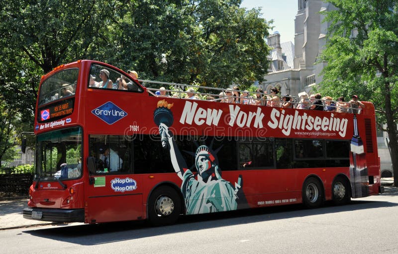 NYC: Riga grigia bus facente un giro turistico