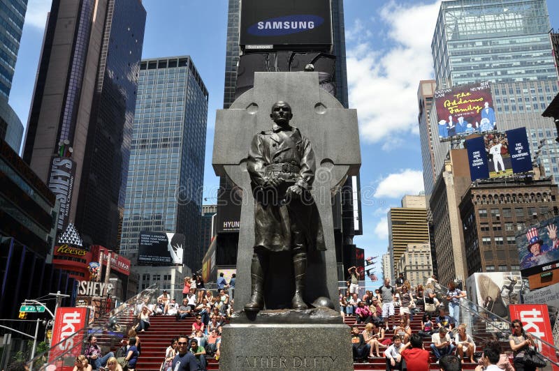 NYC: Statua di Duffy del padre nel quadrato di Duffy fotografia stock