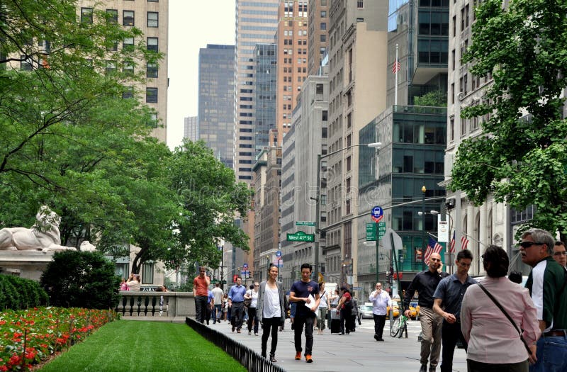 NYC: View along Fifth Avenue royalty free stock images