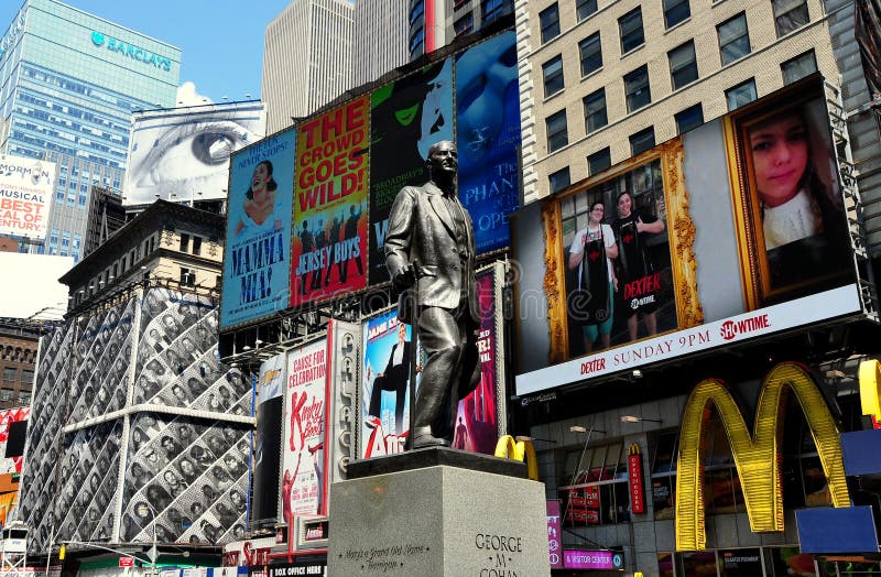 NYC: Джордж M. Cohan Статуя в временах Squaare стоковые фотографии rf NYC: Джордж M. Cohan Статуя в временах Squaare стоковые фотографии rf