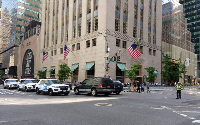 Tiffany & Co. flagship is a luxury jewelry and accessory store temporarily  located at 6 E. 57th Street, New York City, USA Stock Photo - Alamy