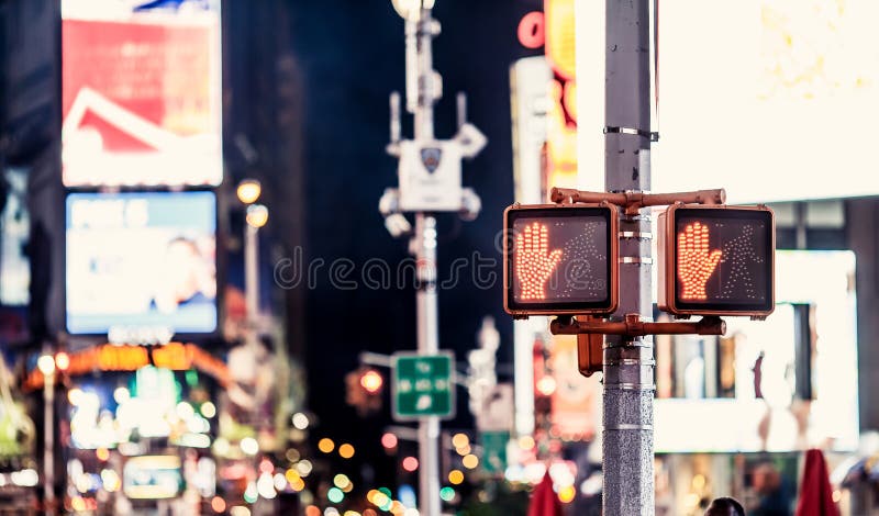 Não anda o sinal de tráfego de New York foto de stock royalty free Não anda o sinal de tráfego de New York foto de stock royalty free