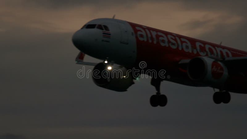 Nähernder Abend des Flugzeuges stock footage