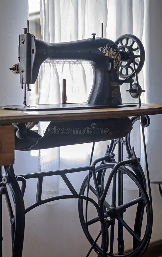 Nähmaschine 1 der sehr alten Weinlese stockfotos Nähmaschine 1 der sehr alten Weinlese stockfotos