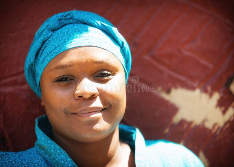 Nätta unga söder för stående - afrikansk kvinna royaltyfri fotografi Nätta unga söder för stående - afrikansk kvinna royaltyfri fotografi