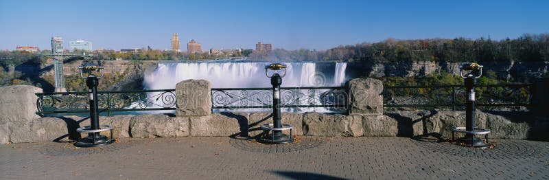 O americano cai em Niagara Falls, NY imagem de stock royalty free O americano cai em Niagara Falls, NY imagem de stock royalty free