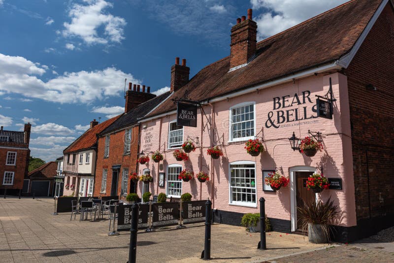 O bar do urso e das Bels em Beccles, Suffolk, Inglaterra imagens de stock O bar do urso e das Bels em Beccles, Suffolk, Inglaterra imagens de stock