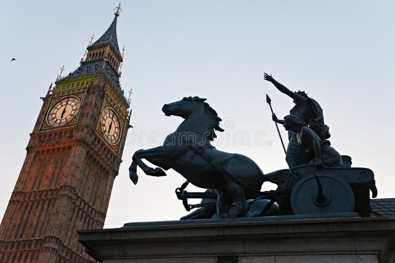 Estátua De Cavalo Na Frente Do Big Ben Ilustração de stock - Getty Images