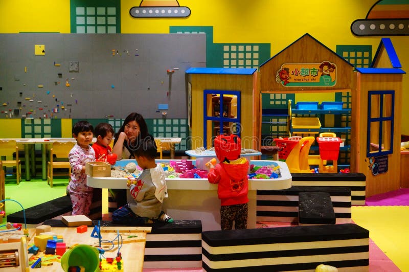 Parque infantil, em Shenzhen, China foto de stock