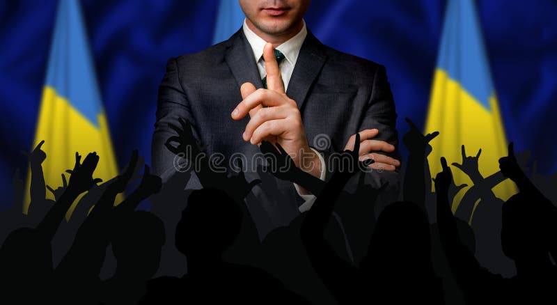 O candidato ucraniano fala à multidão dos povos imagem de stock royalty free O candidato ucraniano fala à multidão dos povos imagem de stock royalty free