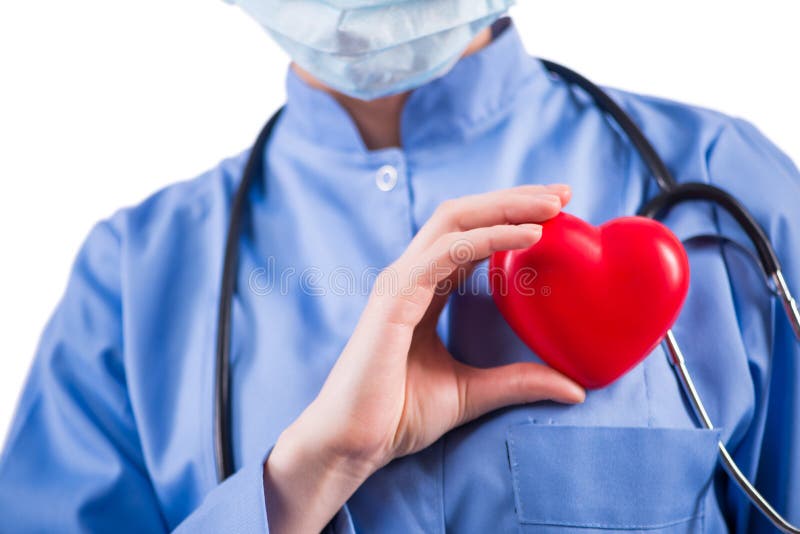 O cardiologista do doutor isolado no fundo branco imagens de stock royalty free O cardiologista do doutor isolado no fundo branco imagens de stock royalty free