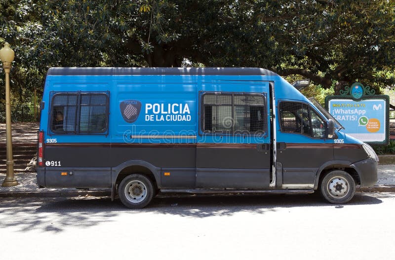Carro De Polícia Em Plaza De Mayo Em Buenos Aires Em Um Feriado Domingo  Imagem Editorial - Imagem de aires, prefeito: 82590910