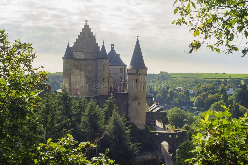 O castelo bonito de Vianden fotografia de stock O castelo bonito de Vianden fotografia de stock